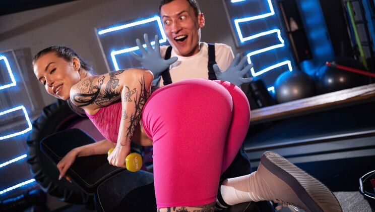 Fitness Rooms - Charlie Dean - Eden Ivy - After Hours Ass Workout / 09.05.2023
