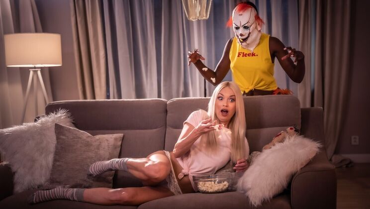 MOM XXX - Lena Love - Zaawaadi - Jump scare tease and make up sex / 29.10.2021