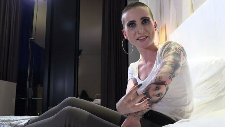 PornForce - Lou Nesbit - Lou Nesbit: Behind the Scenes / 15.11.2022