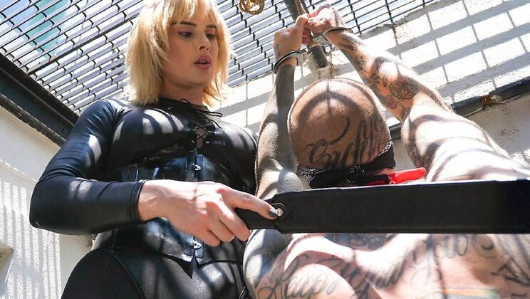 Submissed - Lucy Heart - Heavy - Heavy gets flogged and edged in an alley / 02.11.2025